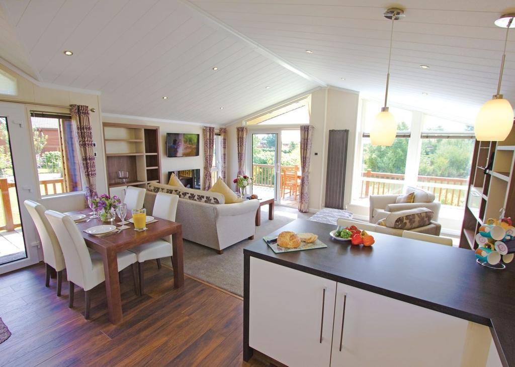 The Springs Lakeside Holiday Park Fladbury Bilik gambar